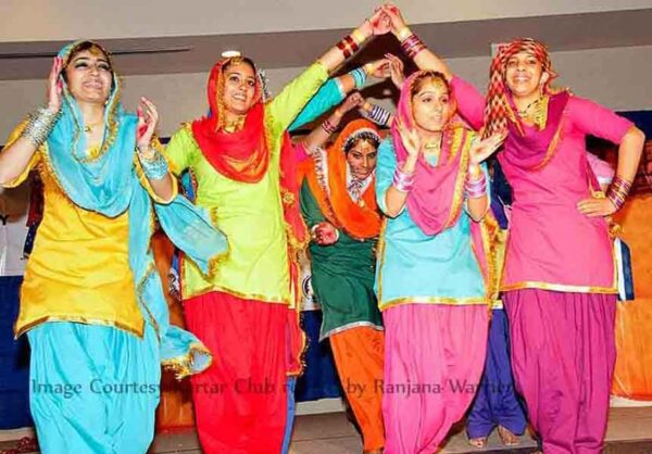 Gidda (Punjabi) Dance Costume Women 2